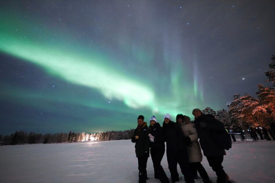 Rovaniemi: Unlimited Mileage and Hours Aurora Hunting Pro - Pro Aurora Borealis Photography and Included DSLR Photos: The Fastest Way to Appreciate What You Miss
