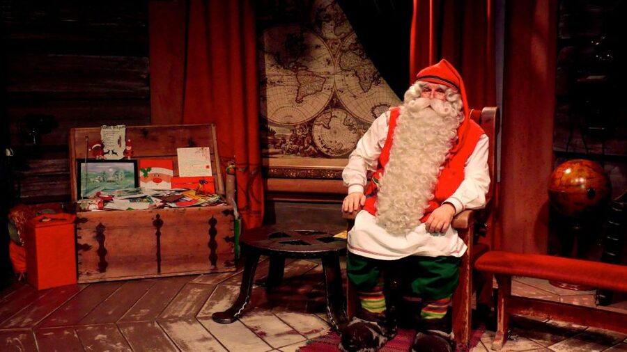 Santa Claus Village Guided Tour & Arctic Circle certificate - Entering Santa Claus Village: your guide helps you not miss anything