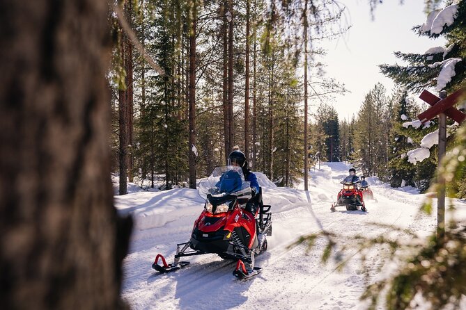 Snowmobiling and ice fishing in Apukka Resort, Rovaniemi - Getting started at Apukka Resort: where the adventure begins