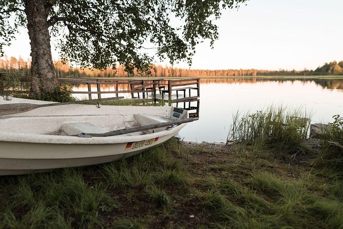 Traditional Lappish evening in the wilderness with dinner - The private Arctic lake swim: cold comfort, done with support
